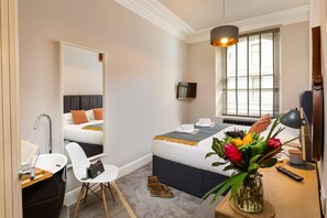 Main bedroom 