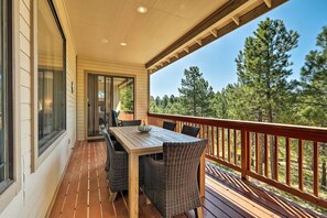 Balcony | Outdoor Dining