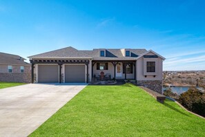 AMAZING! Gorgeous lake views! Prepare to be WOWED!

