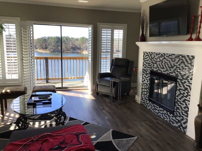 Million dollar lake view 3 bedroom 2 baths