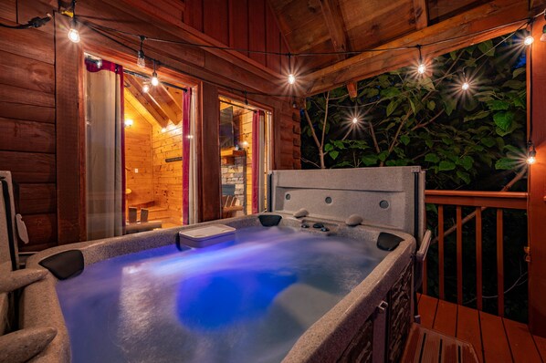 Outdoor spa tub