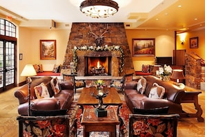 Cozy lobby area with 24/7 front desk available