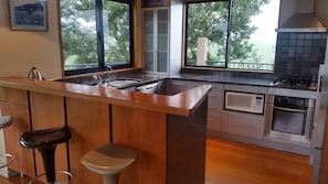 Breakfast bar, granite benchtops, F&P appliances, timber floor