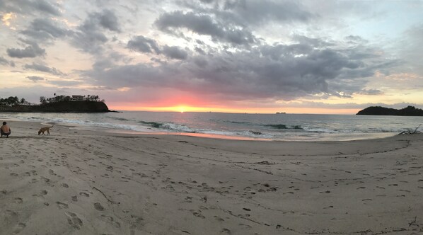 The White Sands of Flamingo Beach less then 300 meters from Villa 7