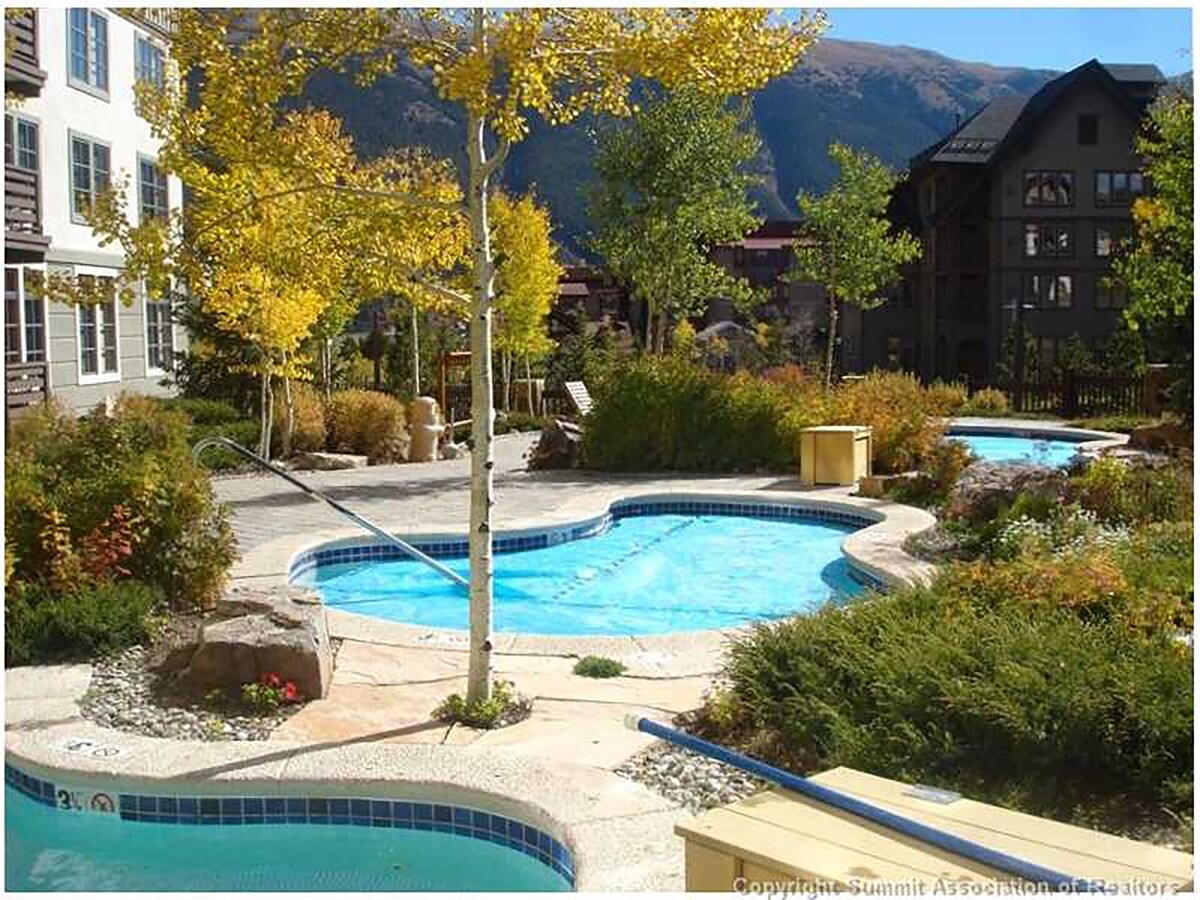 New Listing Steps from the lifts, Multiple Hot tubs/Play Pool
