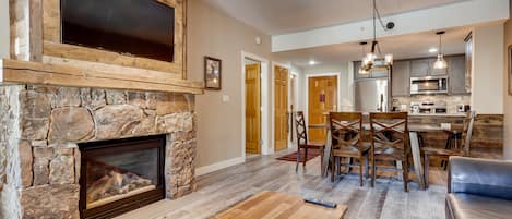Gas burning fireplace