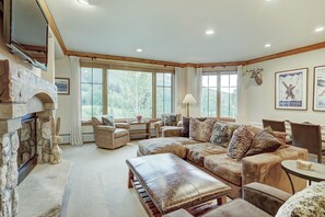 Furniture, Indoors, Room, Living Room, Couch
