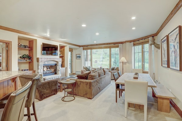 Flooring, Living Room, Indoors, Room, Furniture
