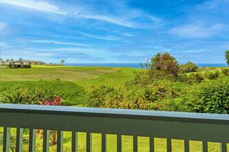 Great ocean view, hike to Anini Beach, walk to shopping/dining