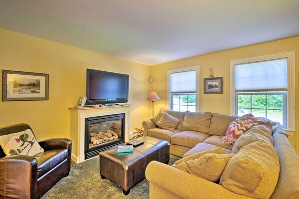 West Dover Vacation Rental | 5BR | 3BA | 3,365 Sq Ft | Stairs Required