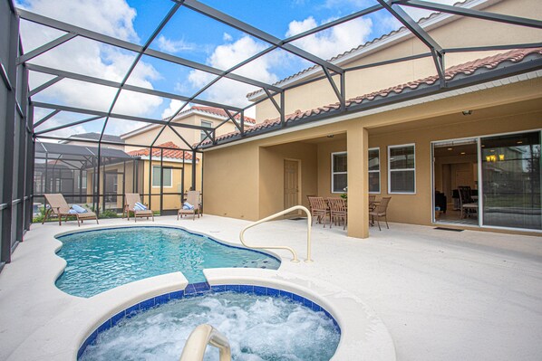 Pool Heat and Jacuzzi - Additional Fee listed on description