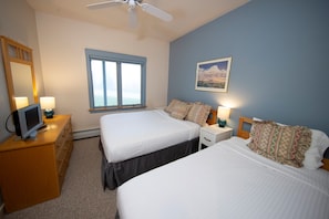 Bedding configurations vary, please do let us know if you have a preference!
