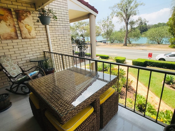 Dining out door table