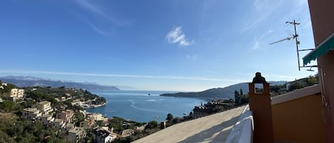 Large terrace over the Bay of Poets