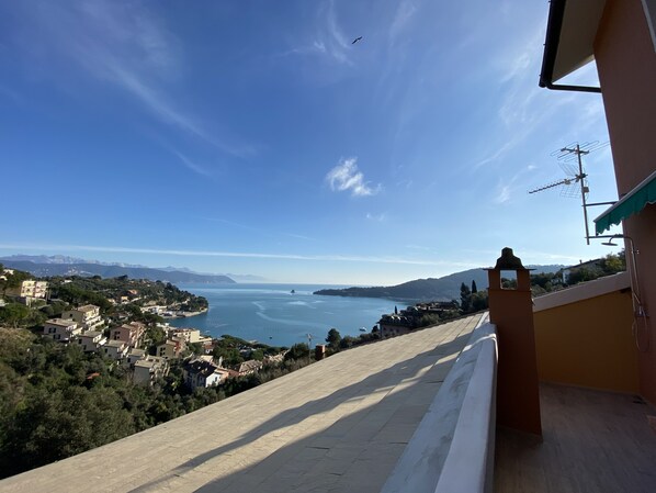 Large terrace over the Bay of Poets