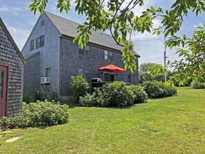 Enjoy Old Madaket in comfortable 4 bedroom 3 baths with stunning views of harbor