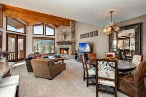 Large Open Floor Plan - Main Level Great Room