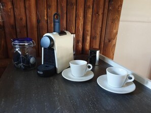 Kaffee und/oder Kaffeemaschine