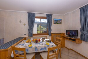 Table à manger pour 4 personnes