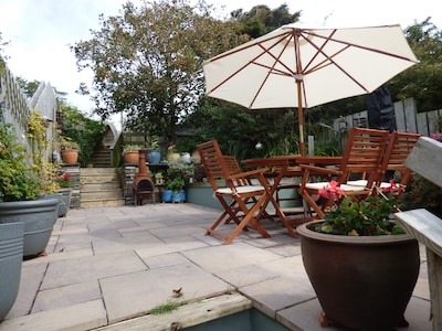 Idyllic Holiday Cottage in an elevated position close to Trebarwith Strand beach