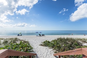 Steps to the beautiful beach of Vanderbilt!