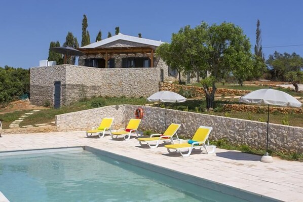 Luxury three bedroom villa with sea views L795 - 1