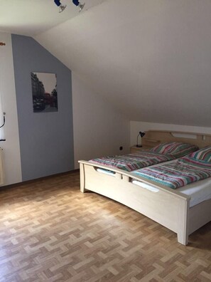 Schlafzimmer Nr.1