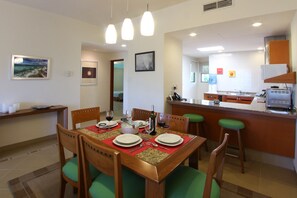 Dinner area for 6 people