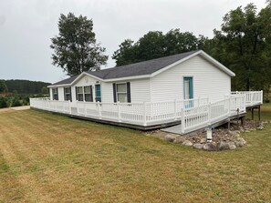 Side view of the house with accessible access. 