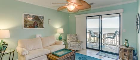 Living Room w/Open Floor Plan