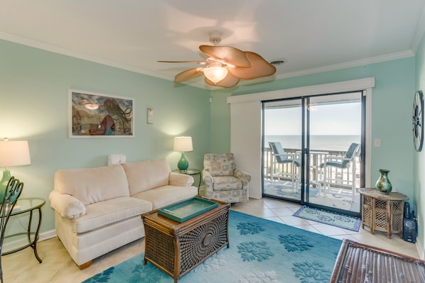 Living Room w/Open Floor Plan