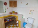 Salle de bain avec baignoire d'angle de la chambre parentale