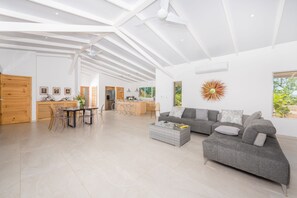 full living room and kitchen dining room floor plan