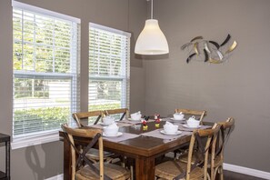 dinner room.jpg