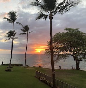 Stunning Sunsets from Lanai~ Living Room & Master Bedroom