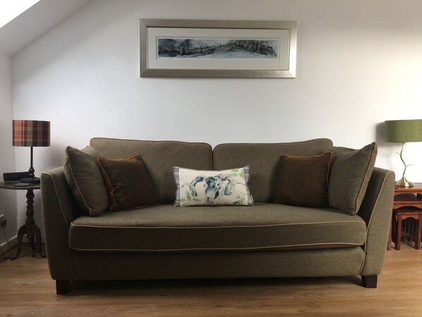 Tastefully decorated in a Scottish theme