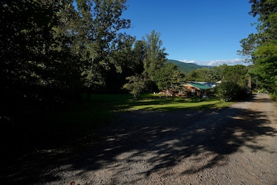 Charming Mountain Cabin - 15 Minutes to Asheville