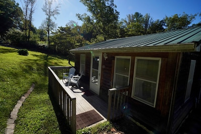 Charming Mountain Cabin - 15 Minutes to Asheville