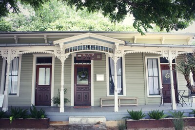 A quirky little house in the heart of downtown New Braunfels