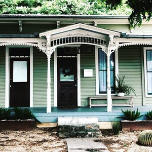 A quirky little house in the heart of downtown New Braunfels