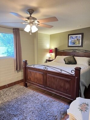Primary Bdrm - King bed