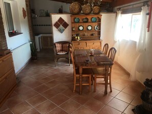 Main villa open plan dining area