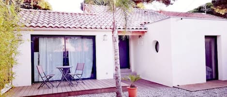 MAISON pp NEUVE TOUT CONFORT PROX MER Plage 200M 6 PERS HYERES PESQUIERS JACUZZI