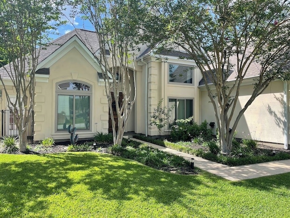 Gorgeous Craftsmanship in this custom built home with lots of luxurious touches!