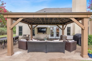Montana Redwood Pergola, Outdoor cable TV, string lights, grill, cooler. Party!