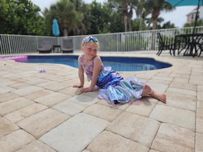 "Lola" enjoying "The Perfect Shell"
Hope to see you again Lola!