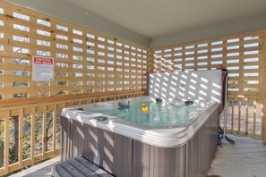 Indoor spa tub
