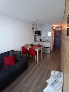 One-Bedroom Apartment 4/6 people - Completely renovated - Ski in ski out