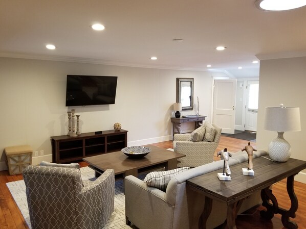 Spacious Living Room and Foyer
