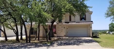 Beautiful private location overlooking Lake Travis